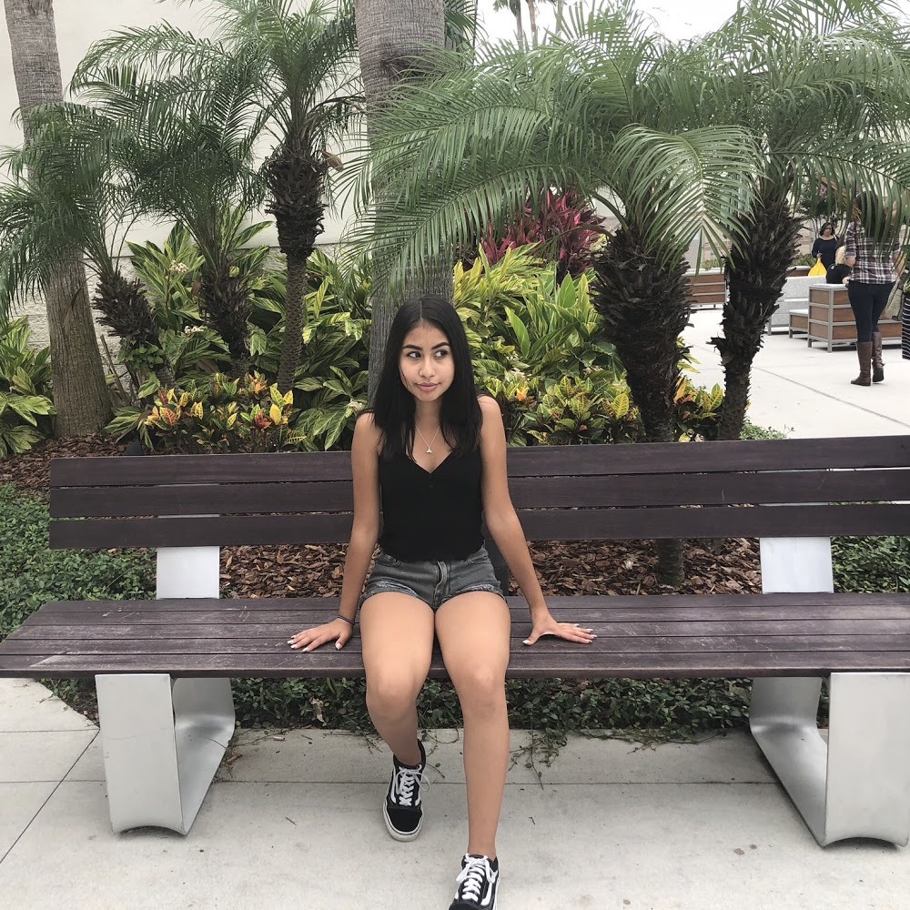 Meet your Posher, Valeria
